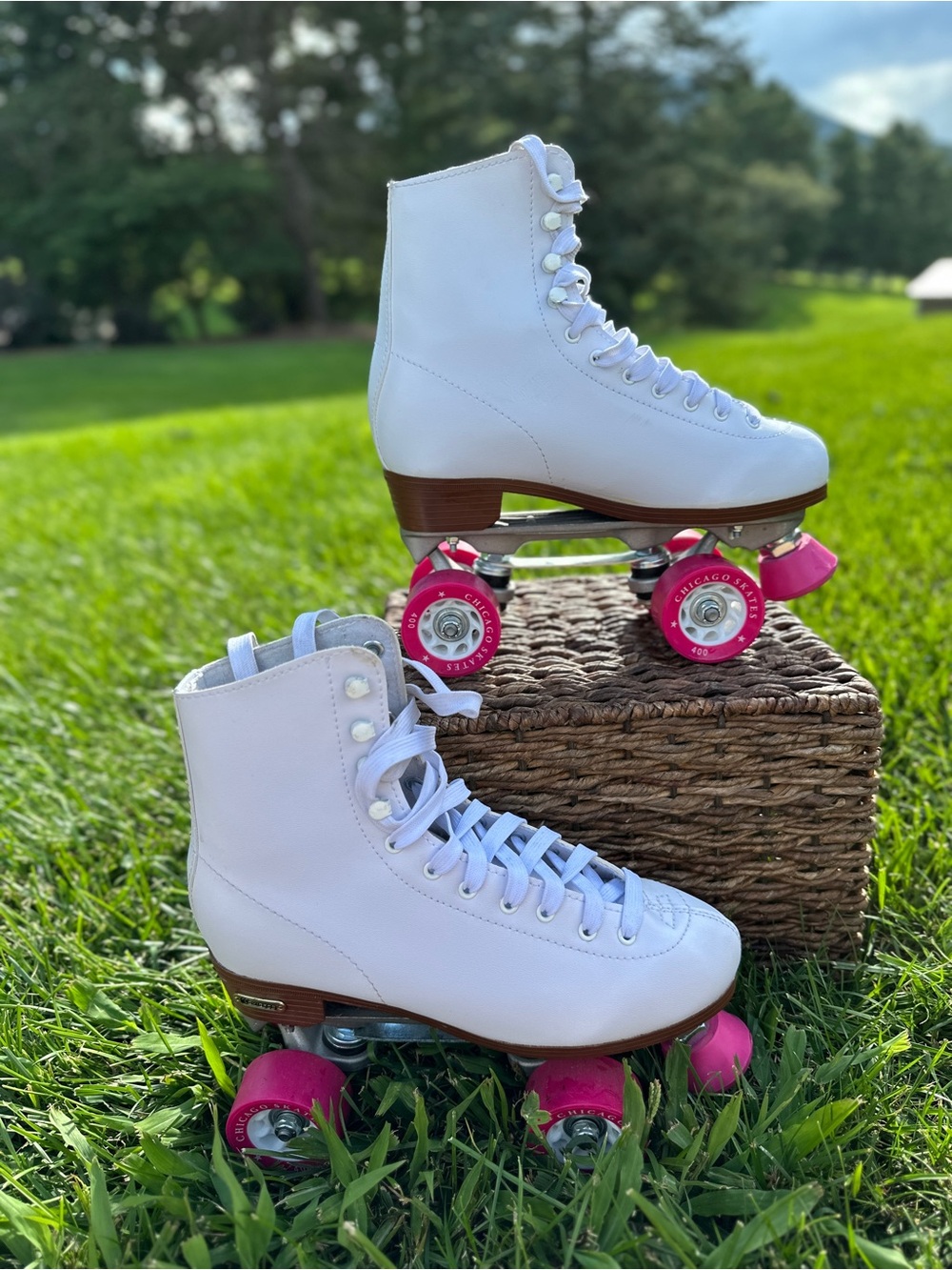 Chicago Skates White Classic Quad Rink Roller Skates with Pink Wheels size 8